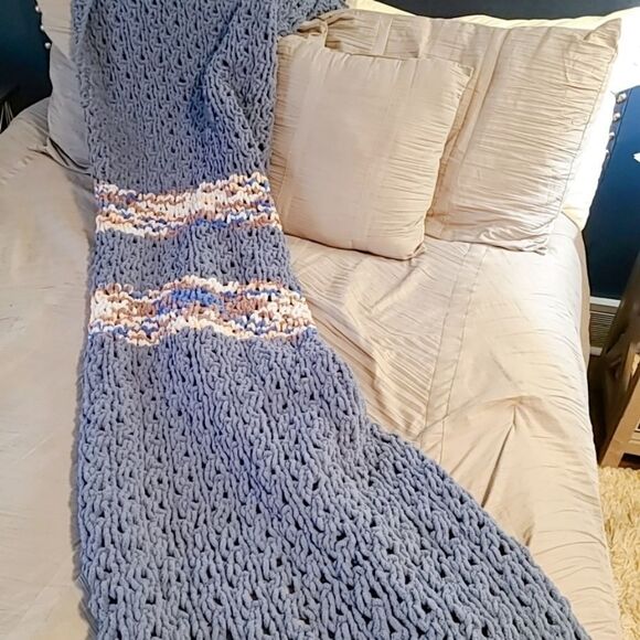 Eye Love Velvet Knit Blanket Never Used - Picture 2 of 6